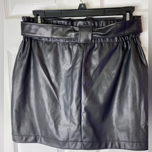 Night out in the town or got a hot date then this skirt is for you! - Picture 2 of 4